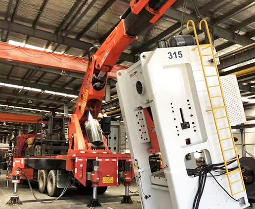 北京附近随车吊出租，轻松解决运输难题