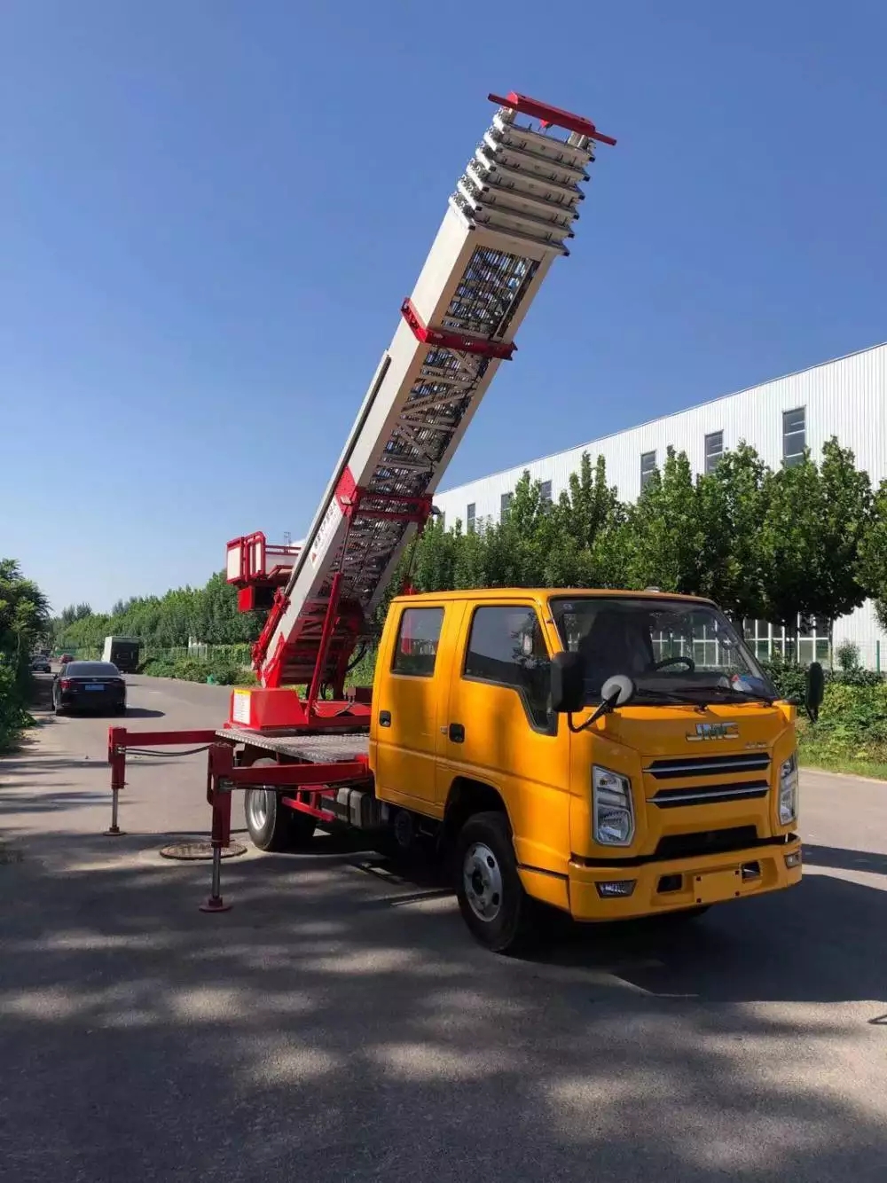 北京附近的云梯车出租服务：轻松解决高空作业需求