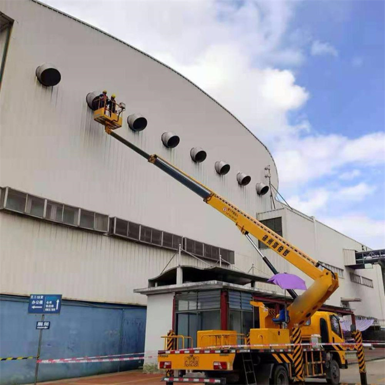 北京高空作业车出租服务：专业广告牌安装解决方案