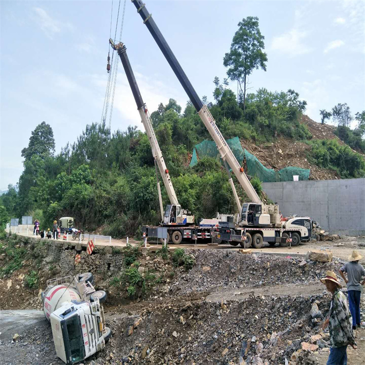 北京汽车掉沟里叫吊车救援要多少钱
